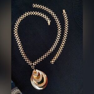 Sarah Coventry, Demi Parure Groovy pendant on box chain with bracelet.